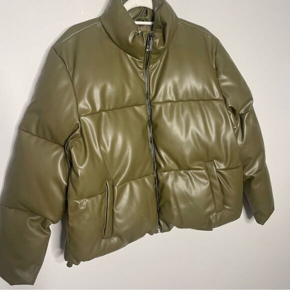 The Drop Women's Priscilla Vegan Leather Puffer, Jacket CAPERS OLIVE, NEW - Picture 8 of 9
